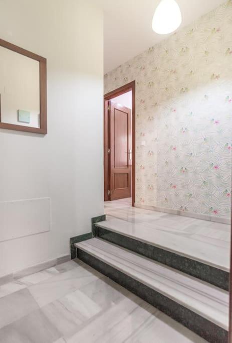 Lejlighed Bright, Quiet And Ground Floor In The Center *