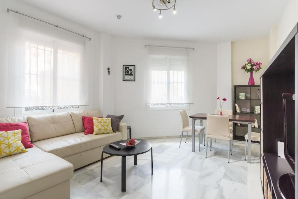 Lejlighed Bright, Quiet And Ground Floor In The Center