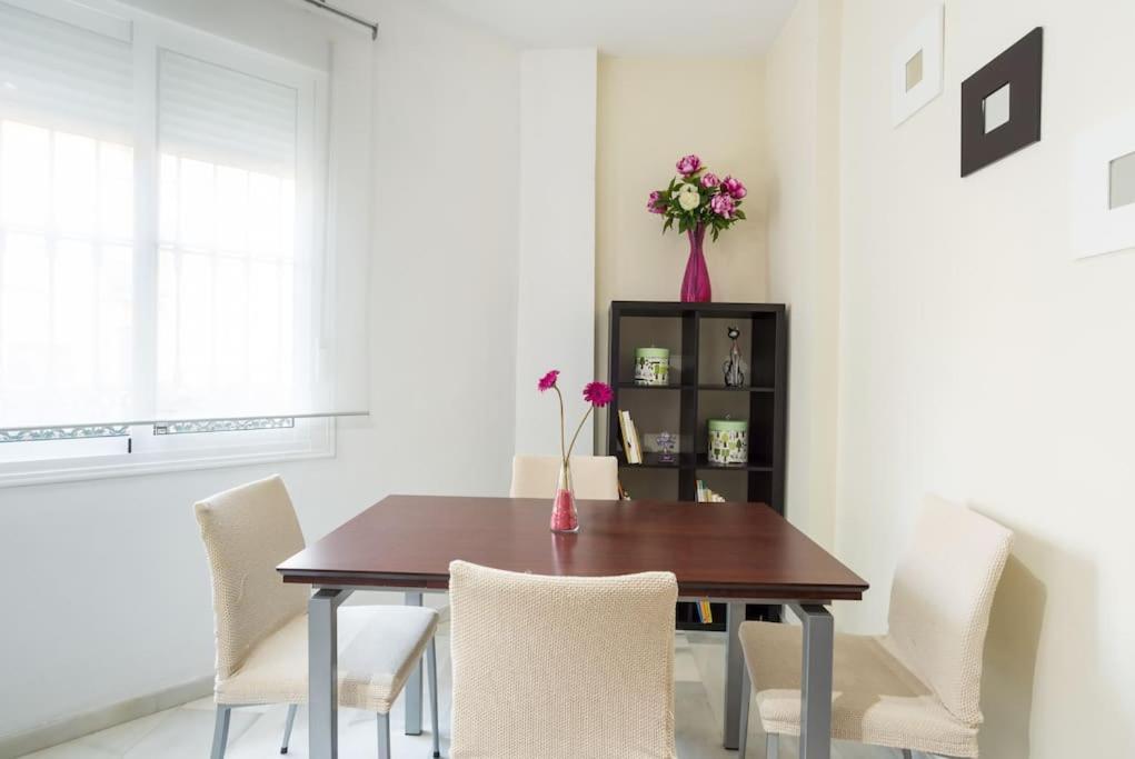 Lejlighed Bright, Quiet And Ground Floor In The Center